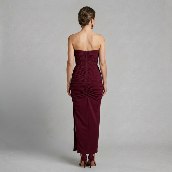 Dominika - Marszczona Sukienka Maxi bez Ramiączek z Wysokim Rozcięciem i Modelującym Krojem