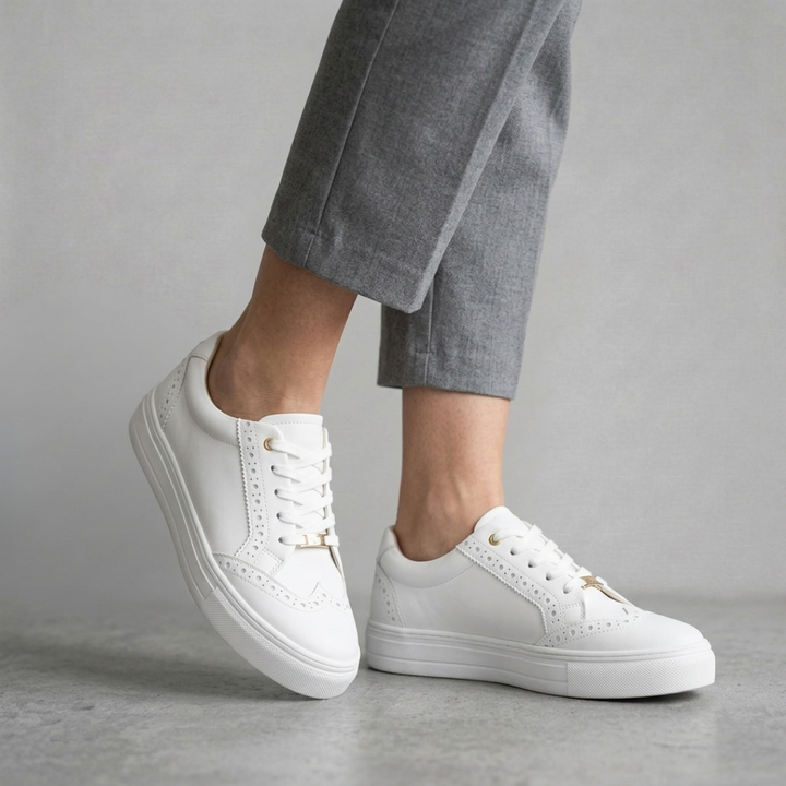 Oliwia - Damskie Sneakersy Brogue ze Złotym Detalem i Platformą